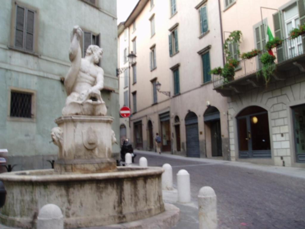 Casa Vacanza Fontana Del Delfino Bergamo Room photo